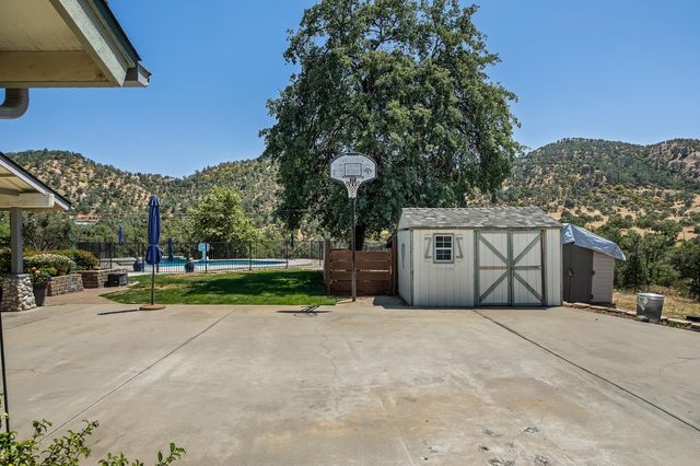 21965 Oak Hill Lane, Clovis, CA 93619