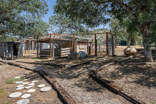 21965 Oak Hill Lane, Clovis, CA 93619