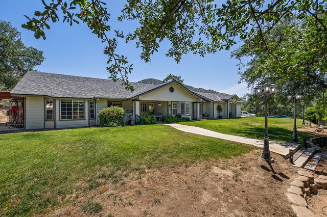 21965 Oak Hill Lane, Clovis, CA 93619