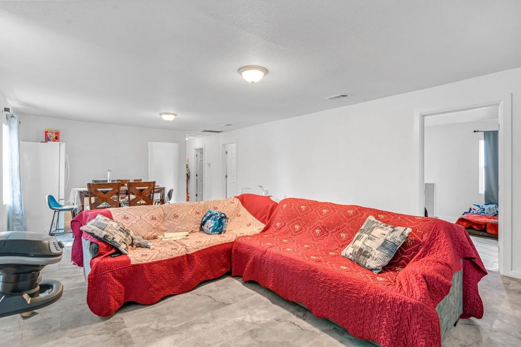 Image 10 of property listing at 1130 E Cleveland Avenue, Madera, CA 93638