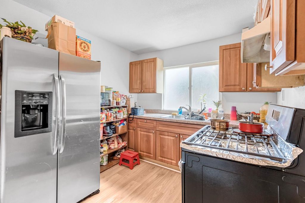 Image 16 of property listing at 1130 E Cleveland Avenue, Madera, CA 93638