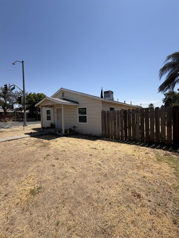 Image 2 of property listing at 1130 E Cleveland Avenue, Madera, CA 93638