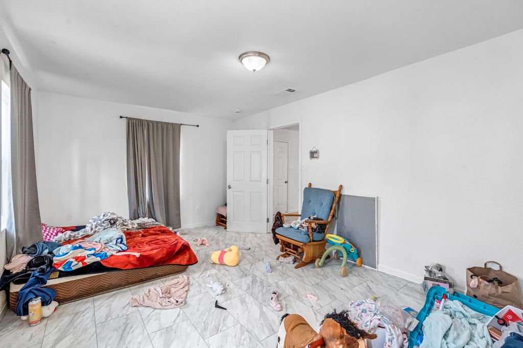 Image 22 of property listing at 1130 E Cleveland Avenue, Madera, CA 93638