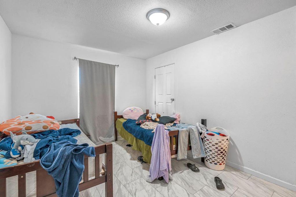 Image 24 of property listing at 1130 E Cleveland Avenue, Madera, CA 93638