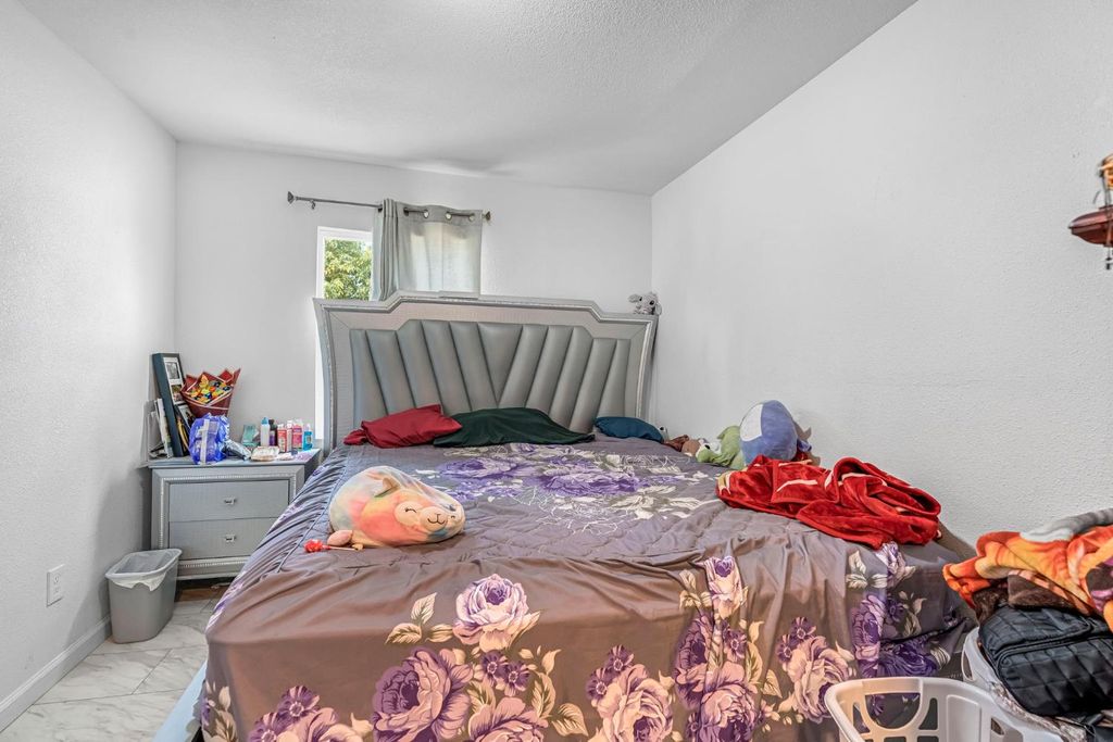 Image 25 of property listing at 1130 E Cleveland Avenue, Madera, CA 93638