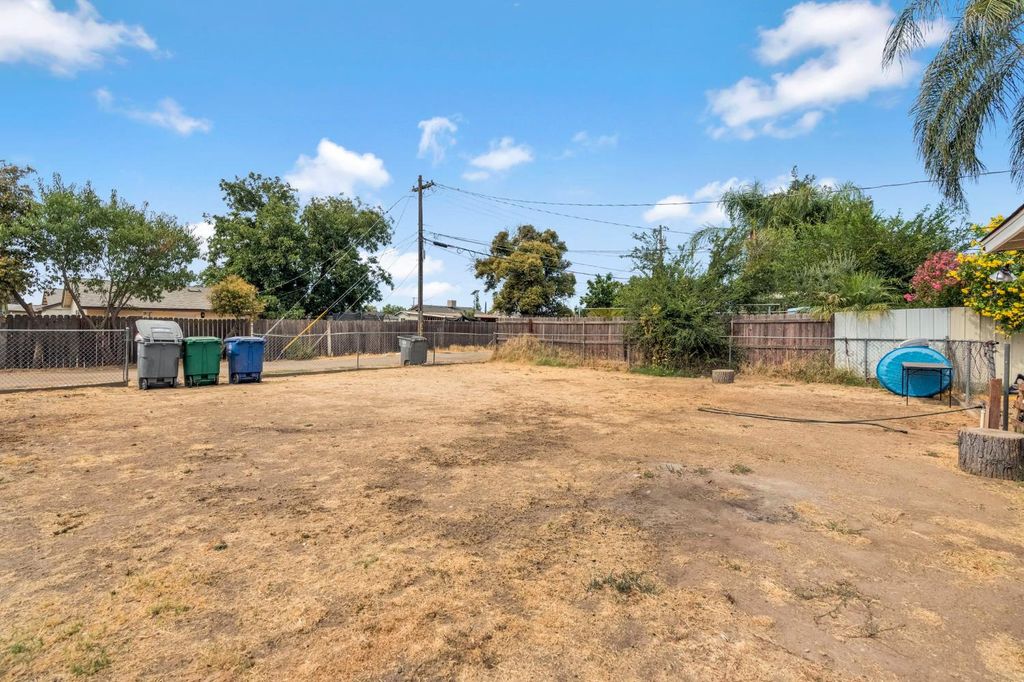 Image 26 of property listing at 1130 E Cleveland Avenue, Madera, CA 93638