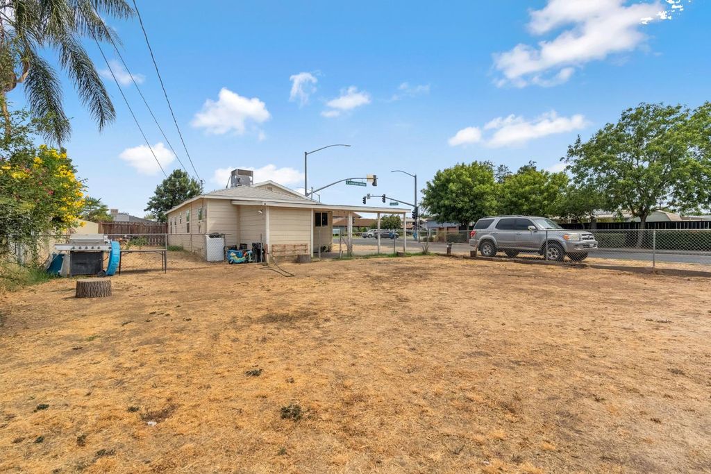 Image 28 of property listing at 1130 E Cleveland Avenue, Madera, CA 93638