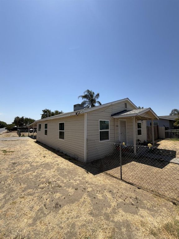Image 3 of property listing at 1130 E Cleveland Avenue, Madera, CA 93638