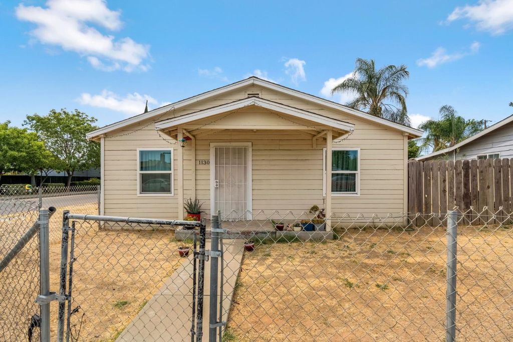 Image 4 of property listing at 1130 E Cleveland Avenue, Madera, CA 93638
