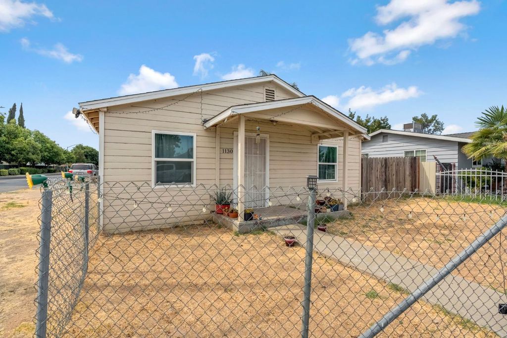 Image 5 of property listing at 1130 E Cleveland Avenue, Madera, CA 93638