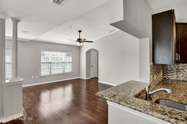 7800 POINT MEADOWS Drive 631, Jacksonville, FL 32256