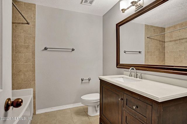 7800 POINT MEADOWS Drive 631, Jacksonville, FL 32256