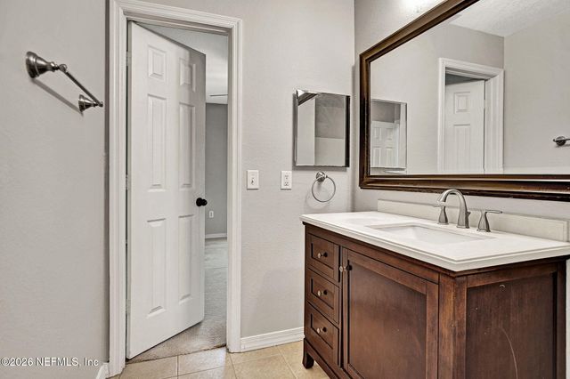 7800 POINT MEADOWS Drive 631, Jacksonville, FL 32256