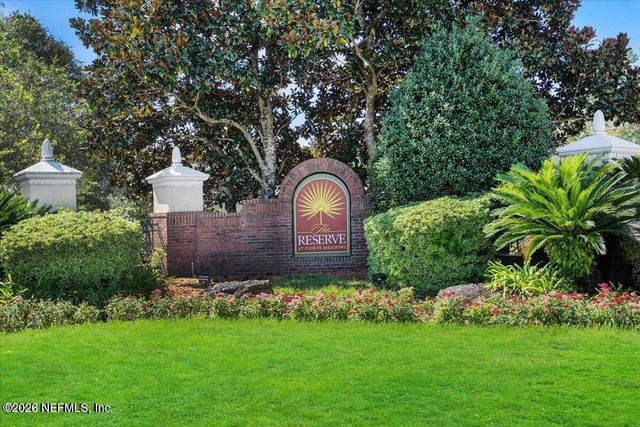 7800 POINT MEADOWS Drive 631, Jacksonville, FL 32256