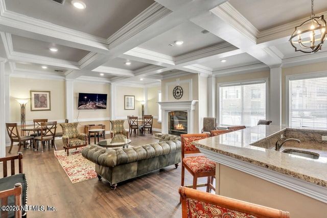 7800 POINT MEADOWS Drive 631, Jacksonville, FL 32256