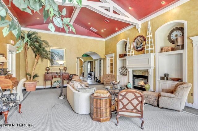 7800 POINT MEADOWS Drive 631, Jacksonville, FL 32256