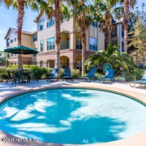 7800 POINT MEADOWS Drive 631, Jacksonville, FL 32256