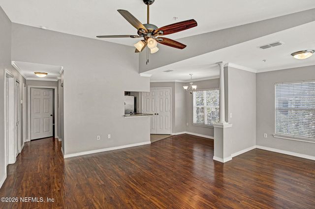 7800 POINT MEADOWS Drive 631, Jacksonville, FL 32256