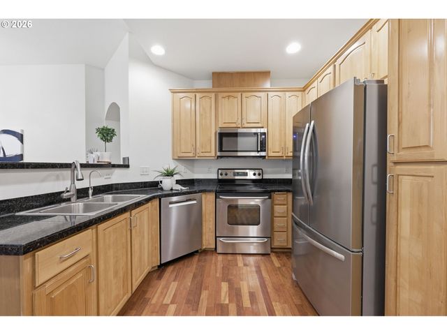 8361 Sw 24TH Ave, Portland, OR 97219