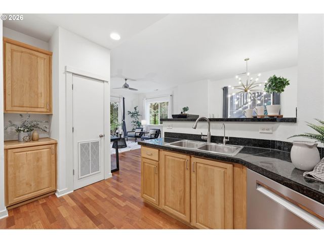 8361 Sw 24TH Ave, Portland, OR 97219