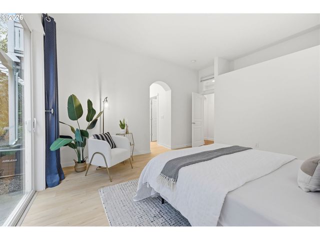 8361 Sw 24TH Ave, Portland, OR 97219