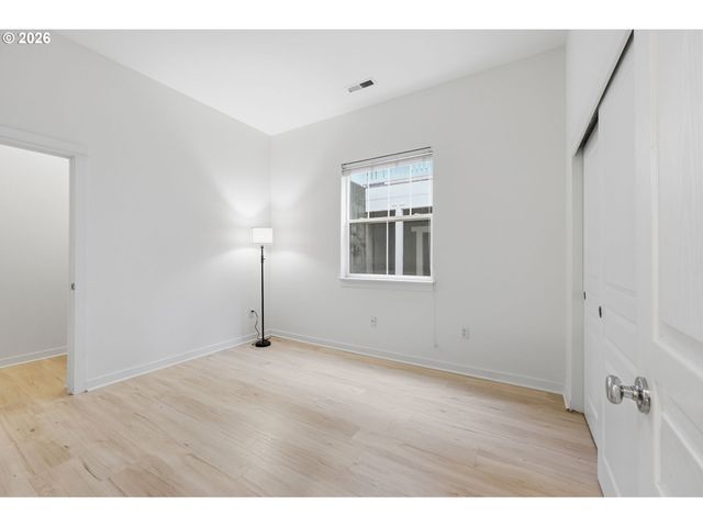 8361 Sw 24TH Ave, Portland, OR 97219