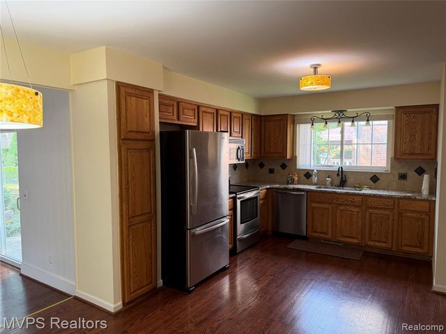 5043 Blair Drive, Troy, MI 48085