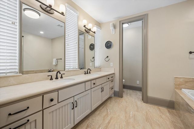 2105 Argonne Street, Houston, TX 77019