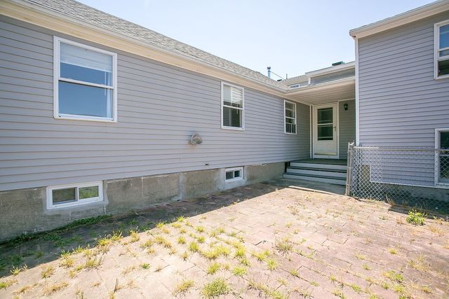 132 Evarts Street 2, Newport, RI 02840