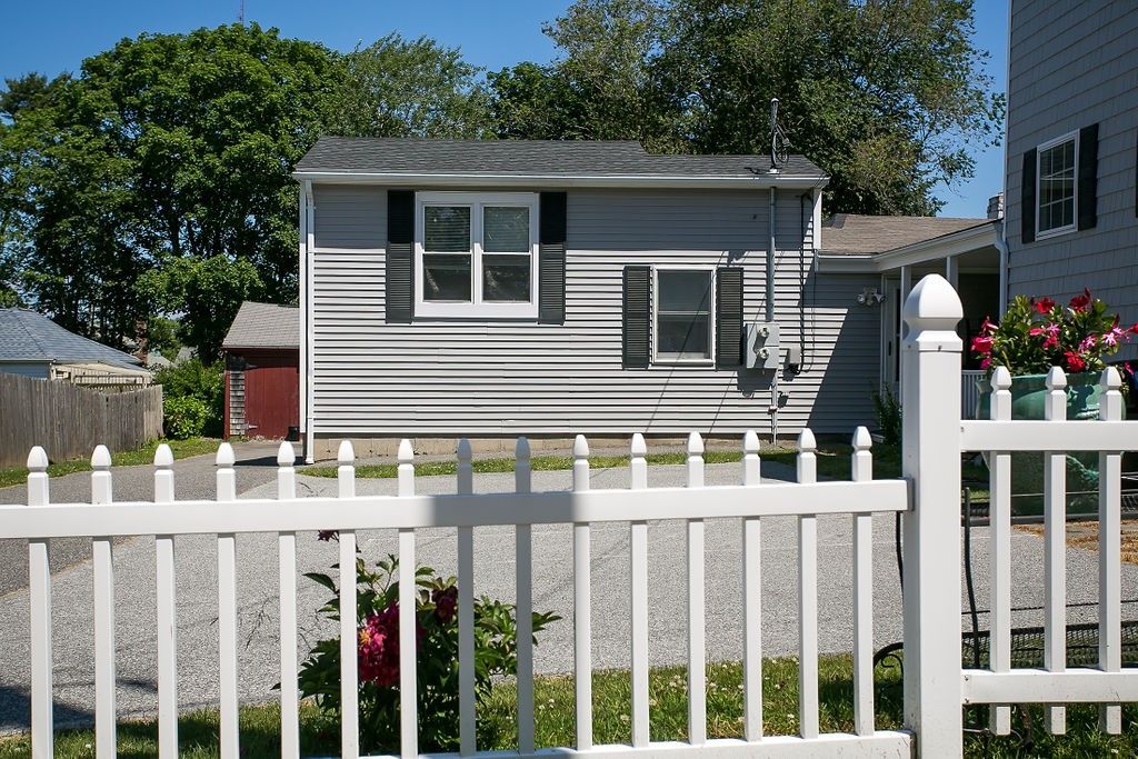 132 Evarts Street 2, Newport, RI 02840