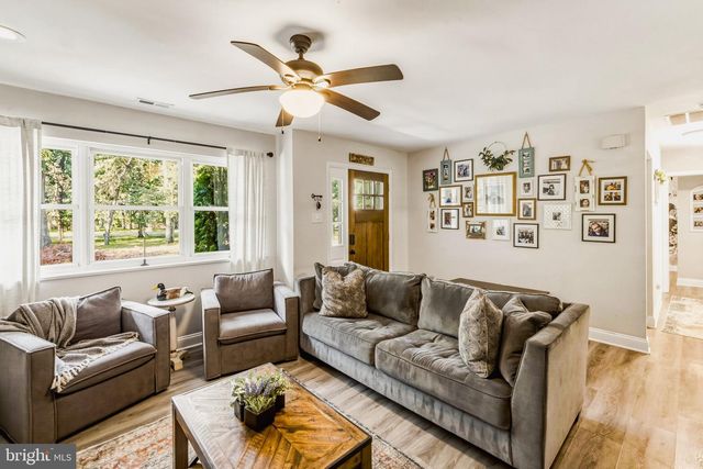 14 TUCKERTON RD, Shamong, NJ 08088