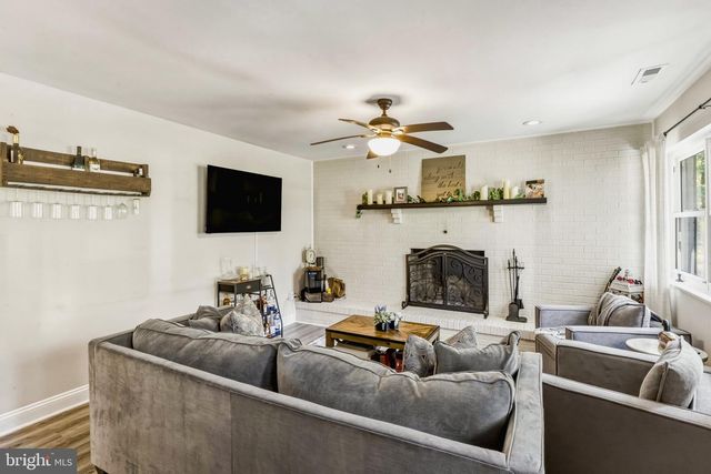 14 TUCKERTON RD, Shamong, NJ 08088