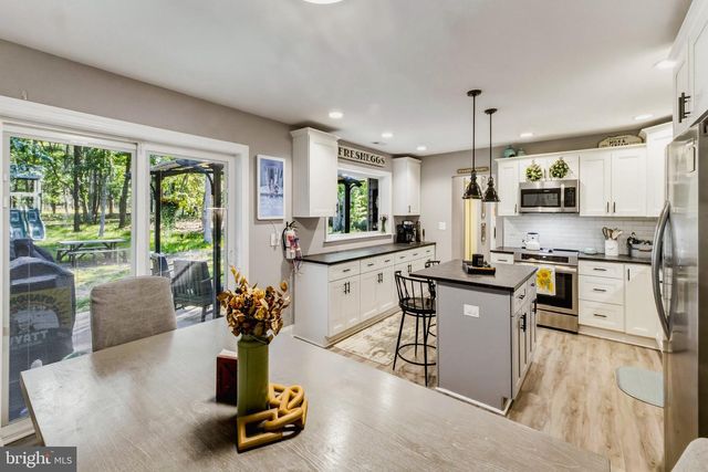 14 TUCKERTON RD, Shamong, NJ 08088