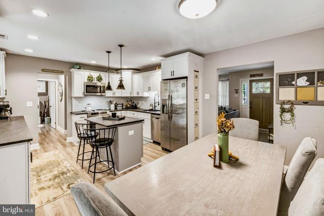 14 TUCKERTON RD, Shamong, NJ 08088