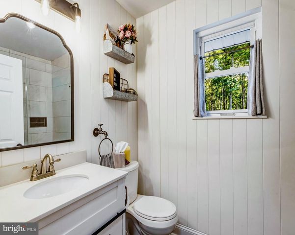 14 TUCKERTON RD, Shamong, NJ 08088