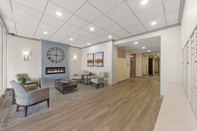 141 N La Grange Road 803, La Grange, IL 60525