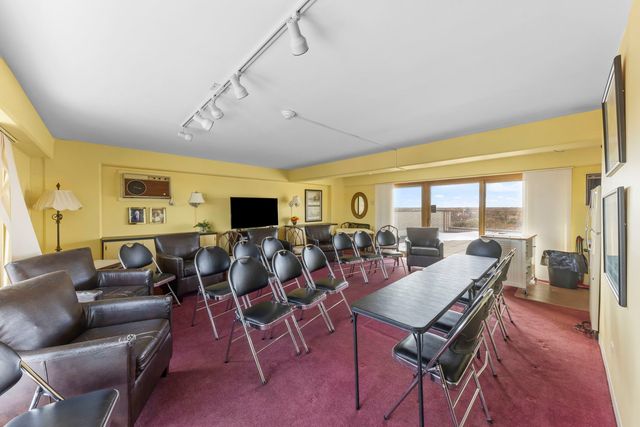 141 N La Grange Road 803, La Grange, IL 60525