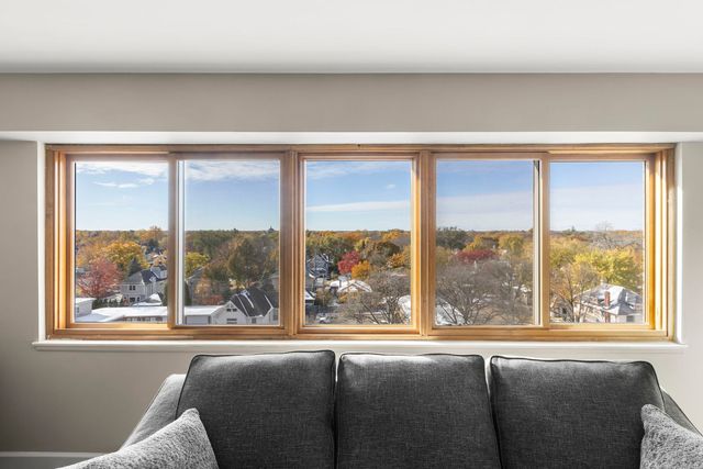 141 N La Grange Road 803, La Grange, IL 60525