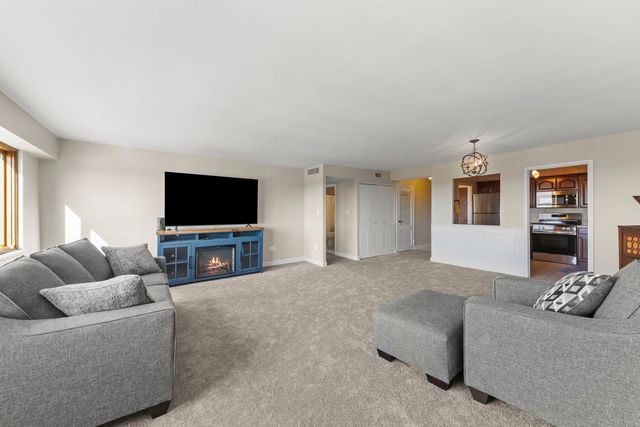 141 N La Grange Road 803, La Grange, IL 60525