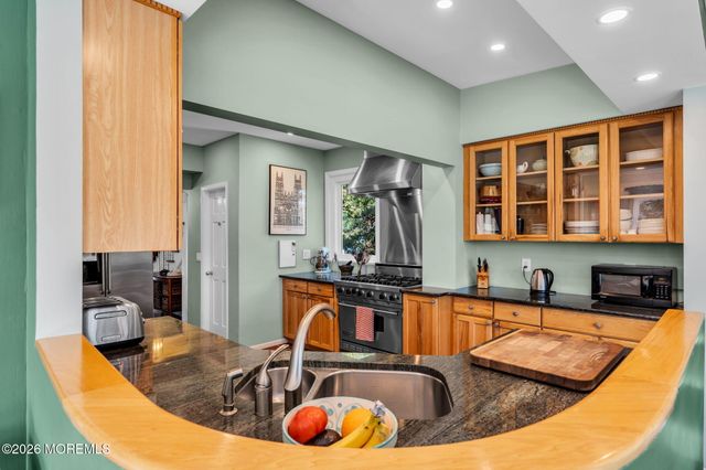 531 Locust Point Road, Rumson, NJ 07760