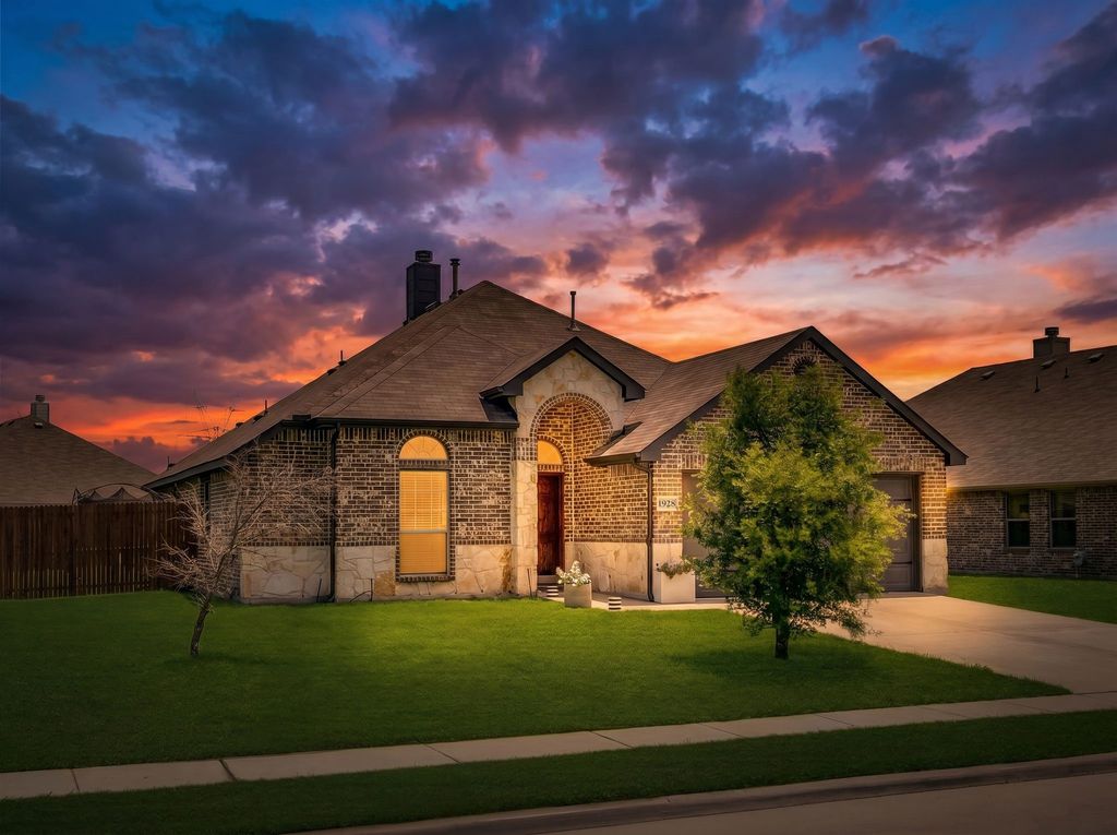 1928 Glen Meadow Drive, Royse City, TX 75189