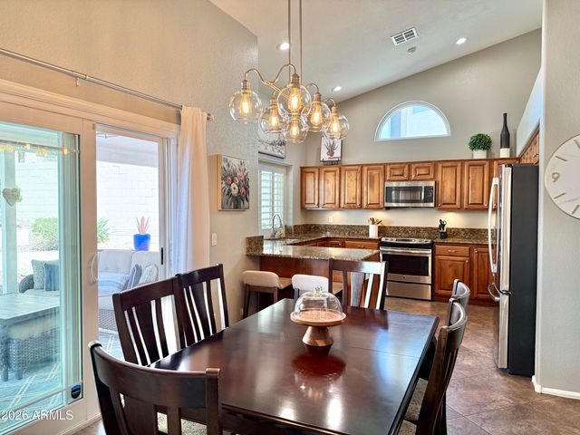 208 E SOUTH FORK Drive, Phoenix, AZ 85048