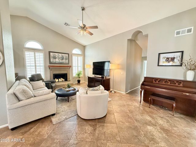 208 E SOUTH FORK Drive, Phoenix, AZ 85048