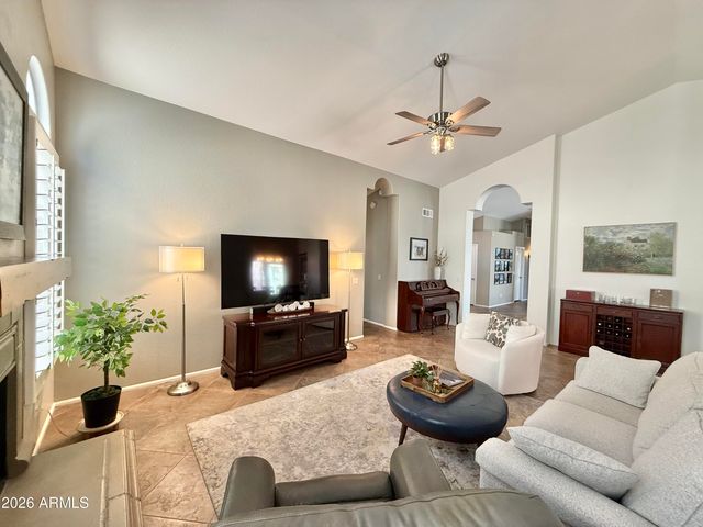 208 E SOUTH FORK Drive, Phoenix, AZ 85048