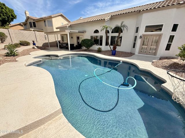 208 E SOUTH FORK Drive, Phoenix, AZ 85048