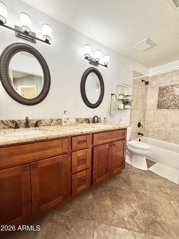 208 E SOUTH FORK Drive, Phoenix, AZ 85048