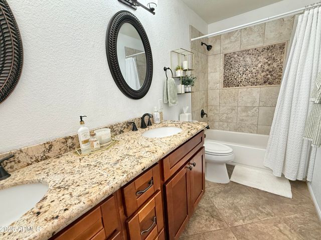 208 E SOUTH FORK Drive, Phoenix, AZ 85048