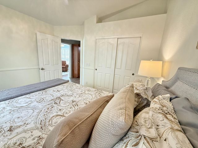 208 E SOUTH FORK Drive, Phoenix, AZ 85048