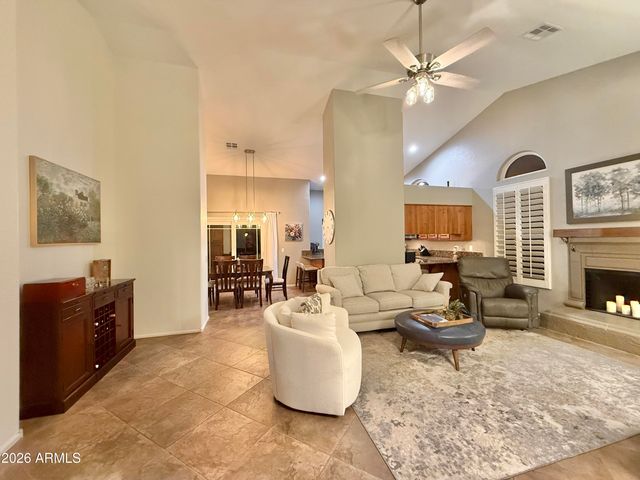 208 E SOUTH FORK Drive, Phoenix, AZ 85048