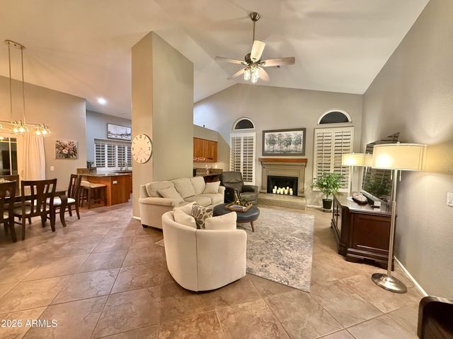 208 E SOUTH FORK Drive, Phoenix, AZ 85048